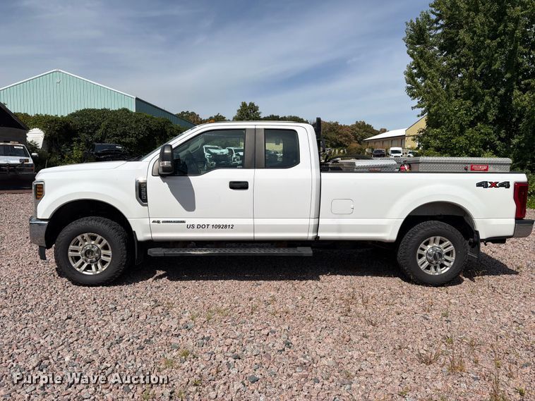 image for item YA4285 2019 Ford F350 Super Duty Ext. Cab pickup truck