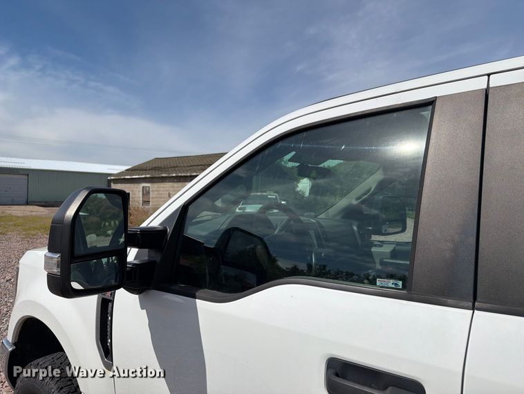image for item YA4285 2019 Ford F350 Super Duty Ext. Cab pickup truck