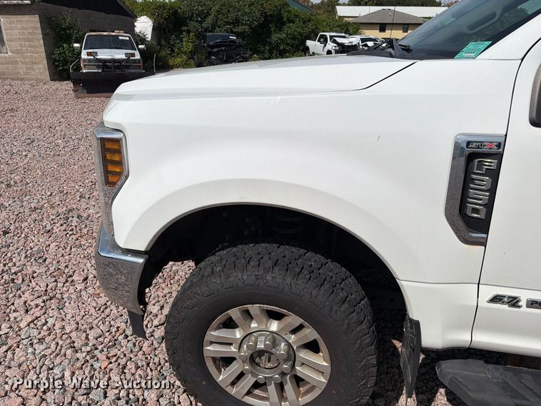 image for item YA4285 2019 Ford F350 Super Duty Ext. Cab pickup truck
