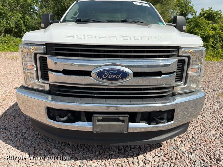 image for item YA4285 2019 Ford F350 Super Duty Ext. Cab pickup truck
