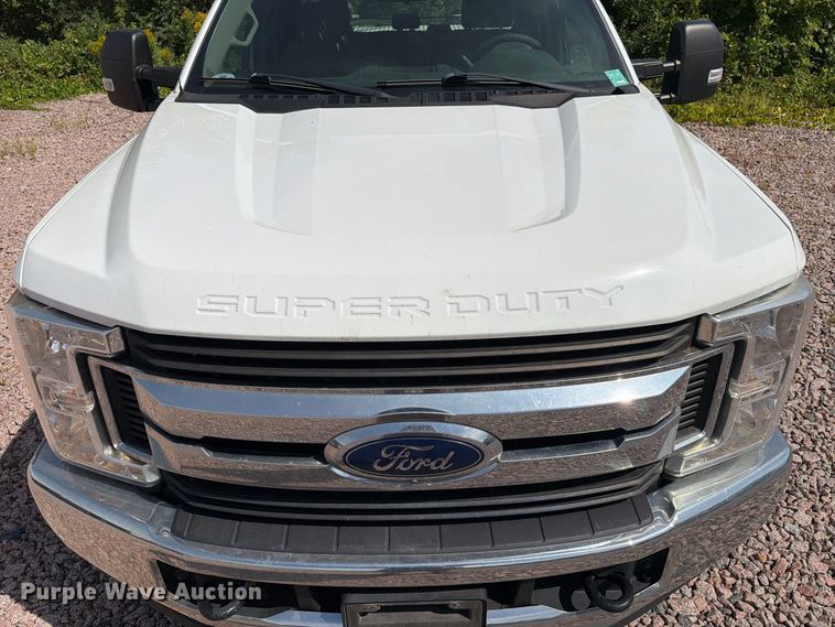image for item YA4285 2019 Ford F350 Super Duty Ext. Cab pickup truck