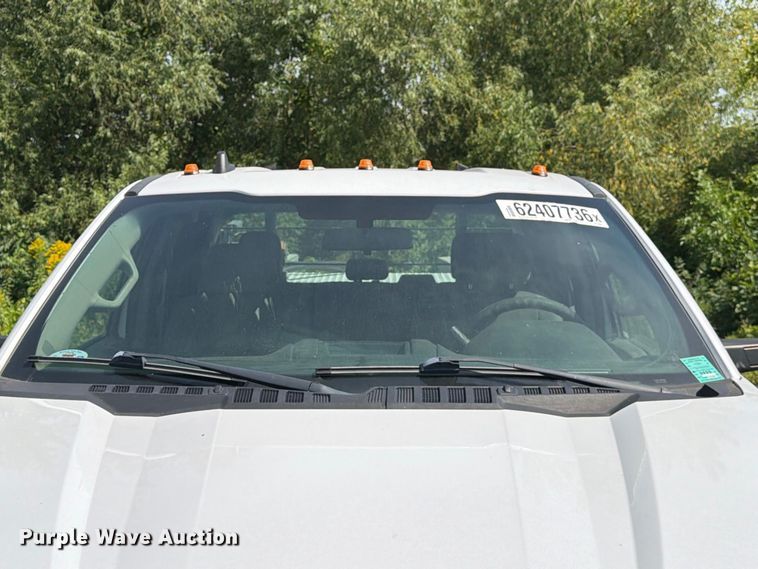 image for item YA4285 2019 Ford F350 Super Duty Ext. Cab pickup truck