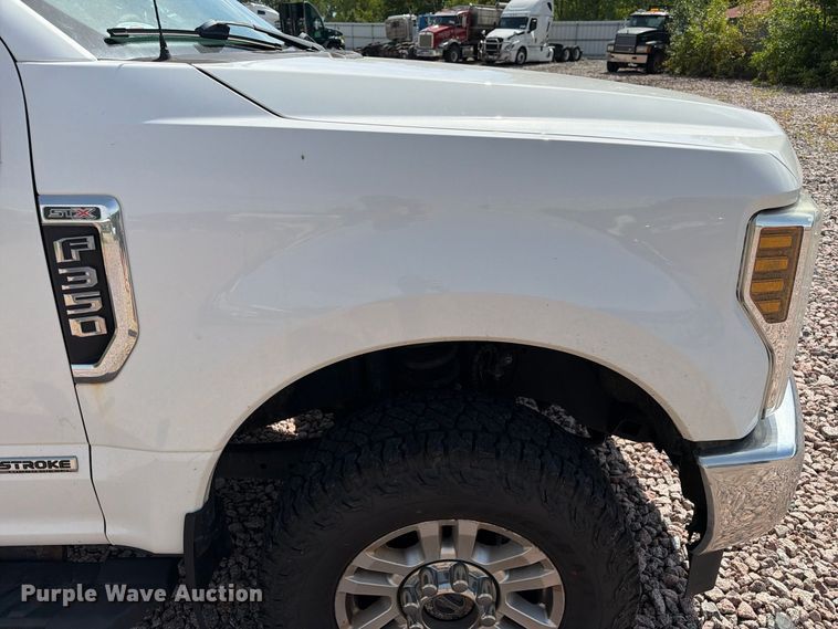 image for item YA4285 2019 Ford F350 Super Duty Ext. Cab pickup truck