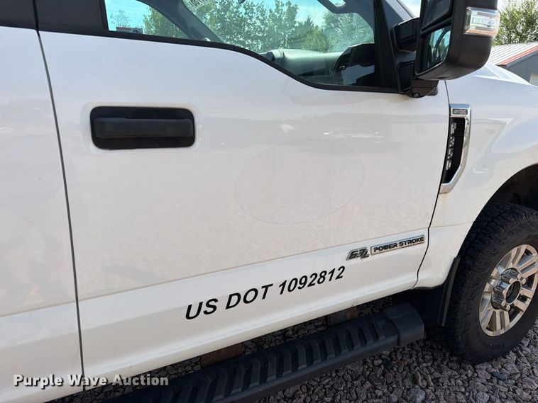 image for item YA4285 2019 Ford F350 Super Duty Ext. Cab pickup truck