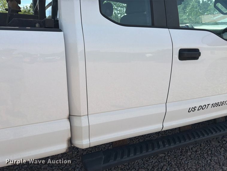 image for item YA4285 2019 Ford F350 Super Duty Ext. Cab pickup truck