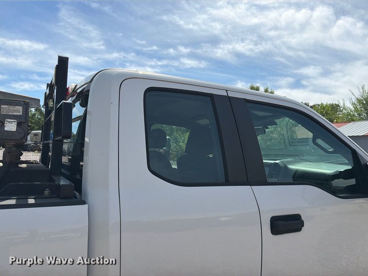 image for item YA4285 2019 Ford F350 Super Duty Ext. Cab pickup truck