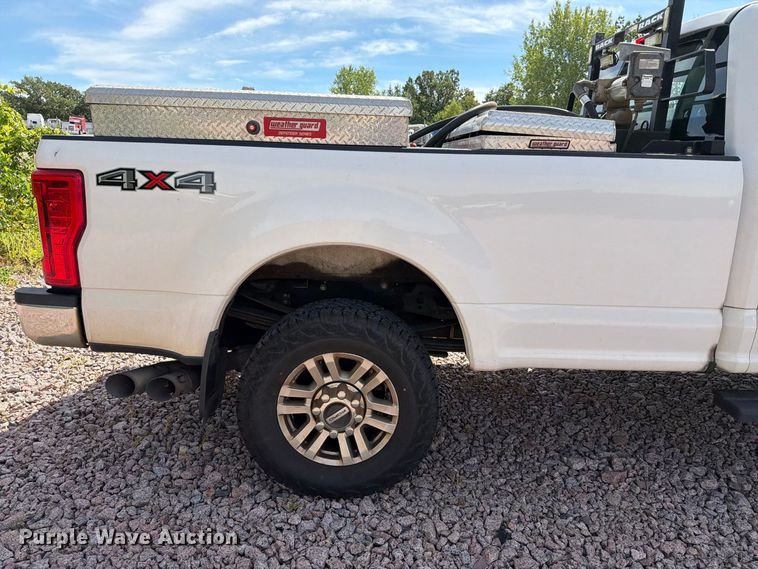 image for item YA4285 2019 Ford F350 Super Duty Ext. Cab pickup truck