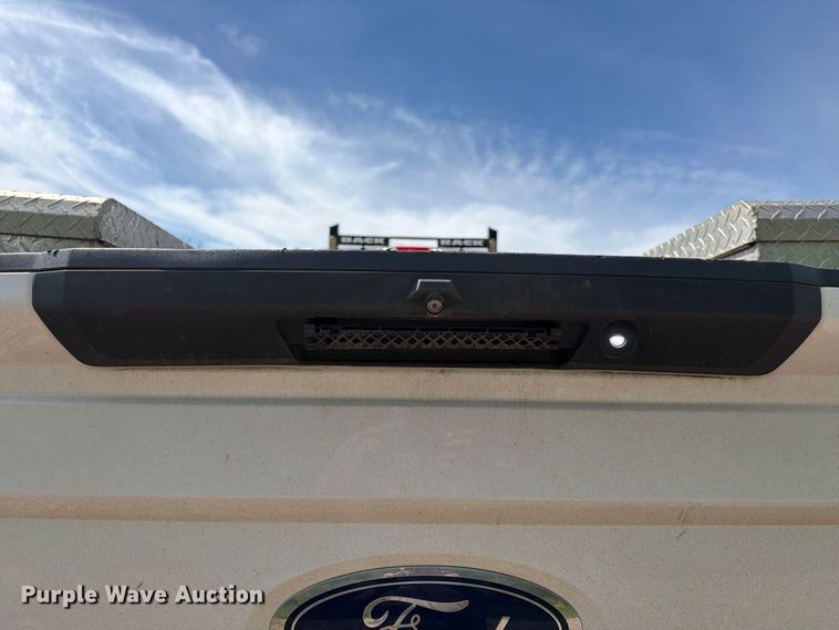 image for item YA4285 2019 Ford F350 Super Duty Ext. Cab pickup truck