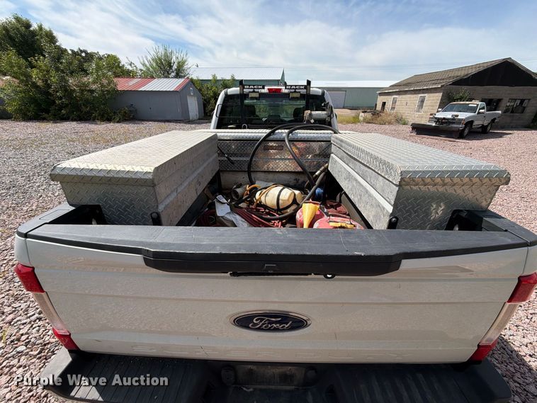 image for item YA4285 2019 Ford F350 Super Duty Ext. Cab pickup truck