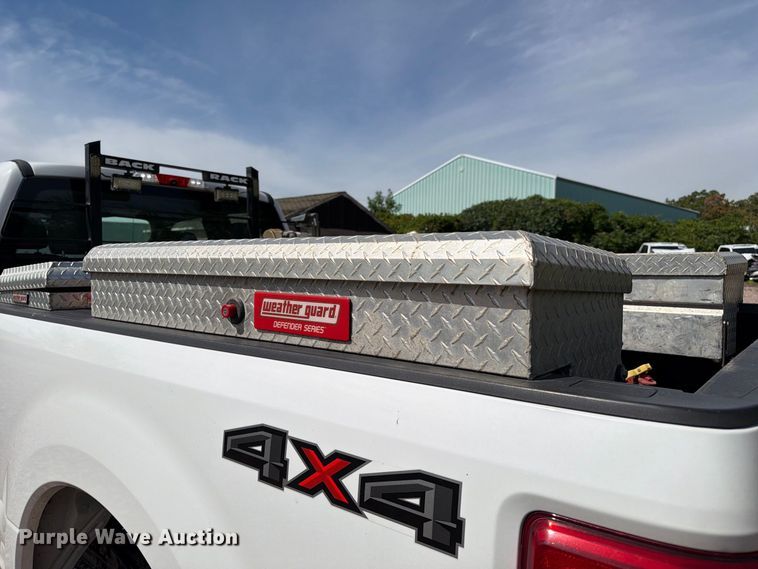 image for item YA4285 2019 Ford F350 Super Duty Ext. Cab pickup truck