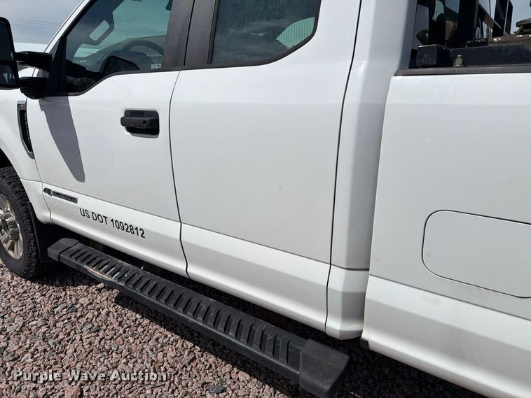 image for item YA4285 2019 Ford F350 Super Duty Ext. Cab pickup truck