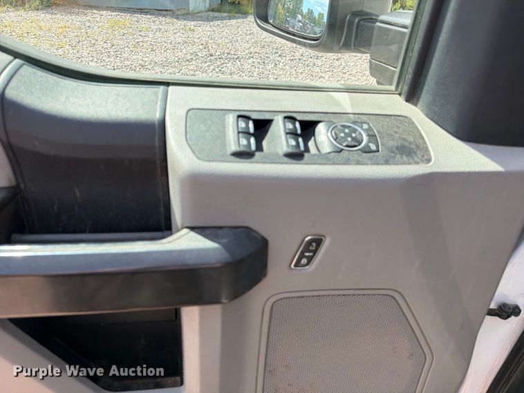image for item YA4285 2019 Ford F350 Super Duty Ext. Cab pickup truck