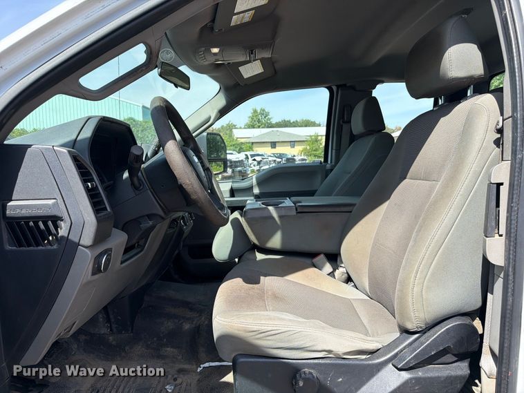 image for item YA4285 2019 Ford F350 Super Duty Ext. Cab pickup truck