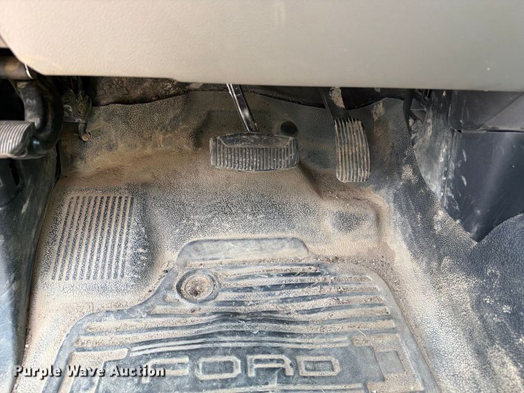 image for item YA4285 2019 Ford F350 Super Duty Ext. Cab pickup truck