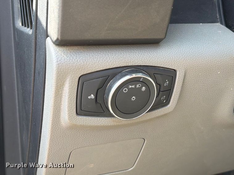 image for item YA4285 2019 Ford F350 Super Duty Ext. Cab pickup truck
