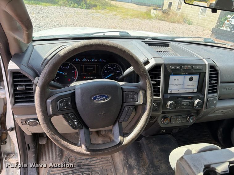 image for item YA4285 2019 Ford F350 Super Duty Ext. Cab pickup truck