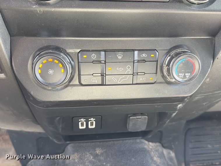 image for item YA4285 2019 Ford F350 Super Duty Ext. Cab pickup truck