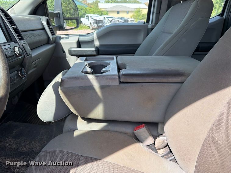 image for item YA4285 2019 Ford F350 Super Duty Ext. Cab pickup truck