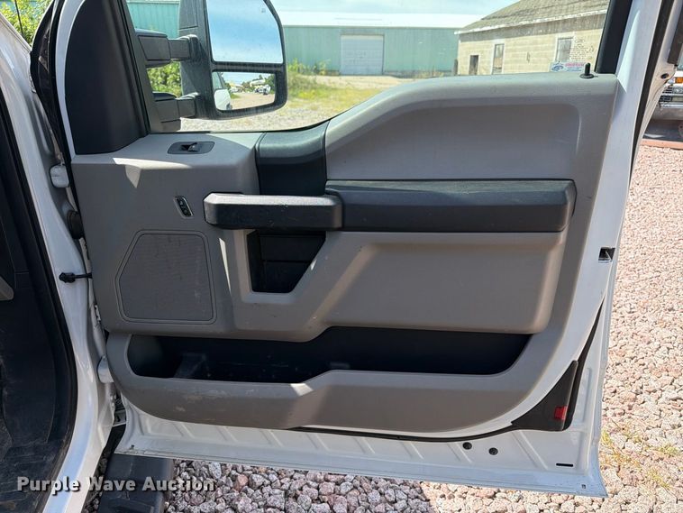 image for item YA4285 2019 Ford F350 Super Duty Ext. Cab pickup truck