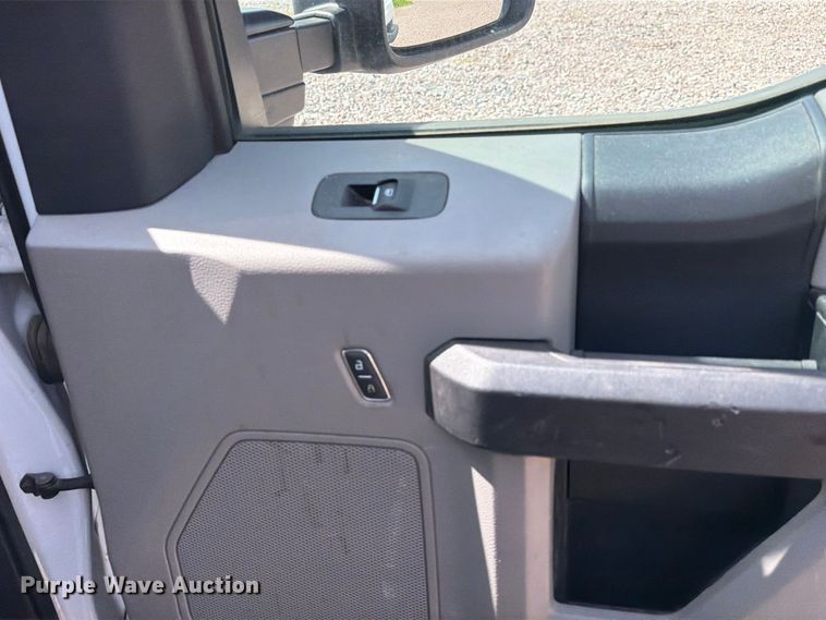 image for item YA4285 2019 Ford F350 Super Duty Ext. Cab pickup truck