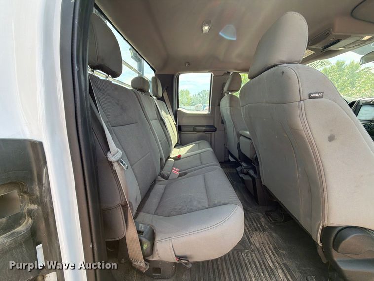image for item YA4285 2019 Ford F350 Super Duty Ext. Cab pickup truck