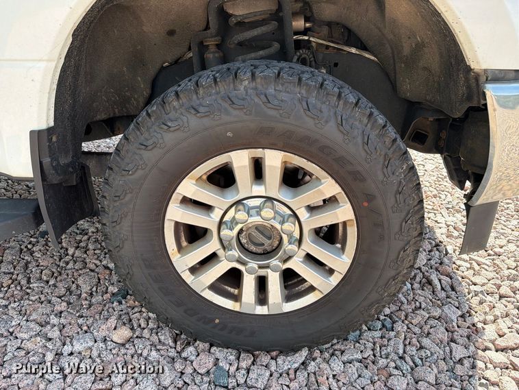 image for item YA4285 2019 Ford F350 Super Duty Ext. Cab pickup truck