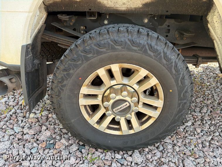 image for item YA4285 2019 Ford F350 Super Duty Ext. Cab pickup truck