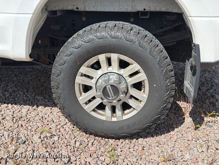 image for item YA4285 2019 Ford F350 Super Duty Ext. Cab pickup truck