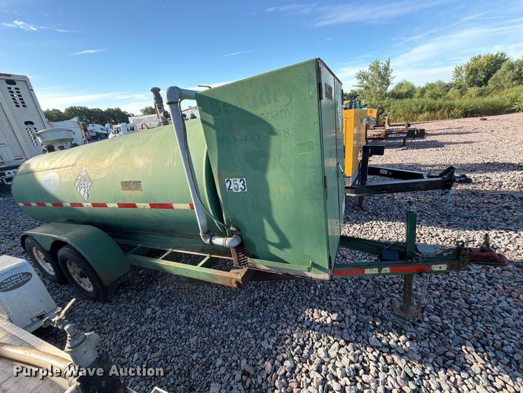 image for item YA4289 2005 HMDE fuel trailer