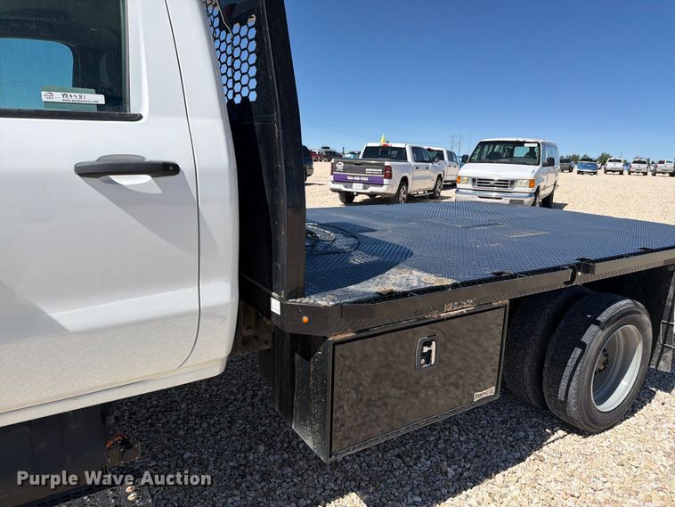 image for item YA4481 2022 Chevrolet 5500HD flatbed truck