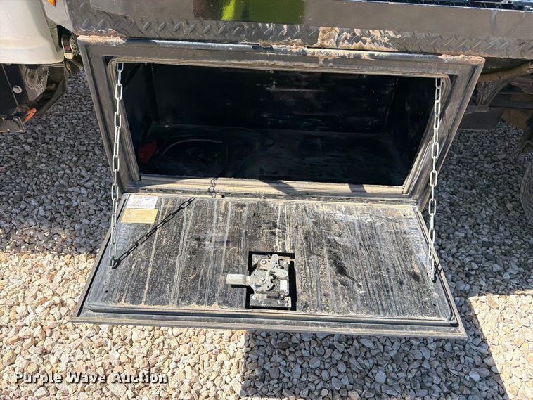 image for item YA4481 2022 Chevrolet 5500HD flatbed truck