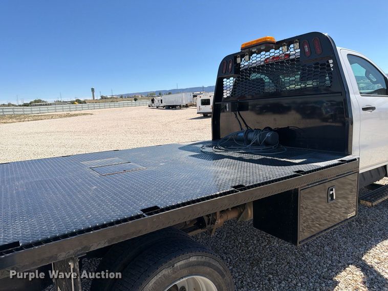 image for item YA4481 2022 Chevrolet 5500HD flatbed truck