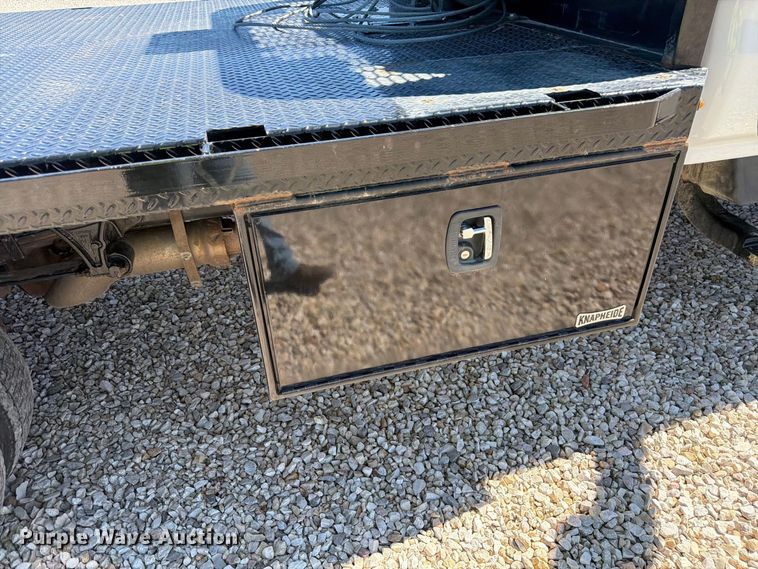 image for item YA4481 2022 Chevrolet 5500HD flatbed truck