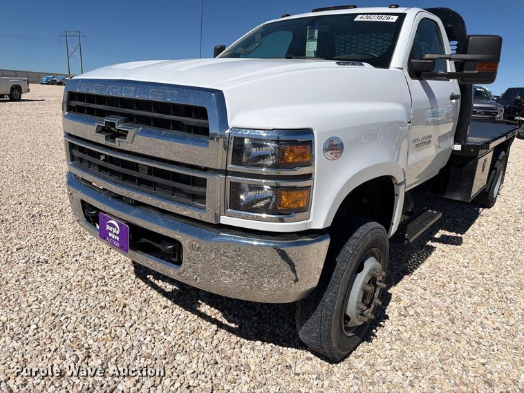 image for item YA4481 2022 Chevrolet 5500HD flatbed truck