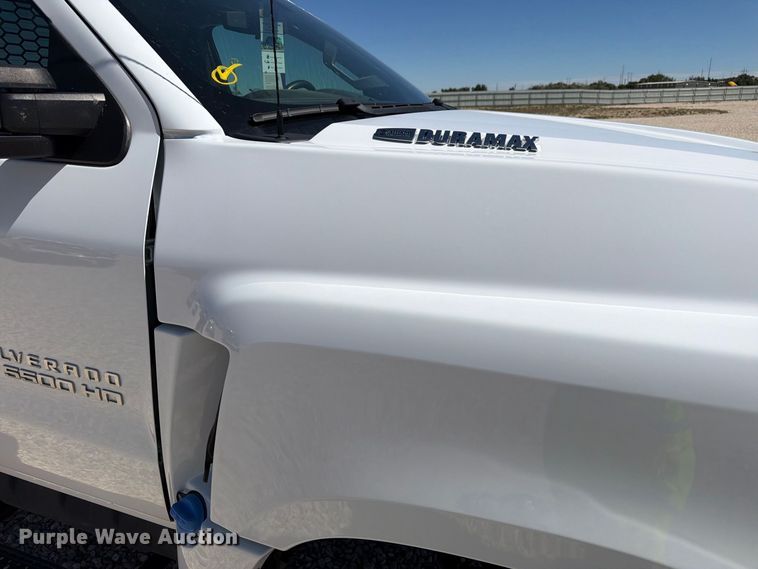 image for item YA4481 2022 Chevrolet 5500HD flatbed truck