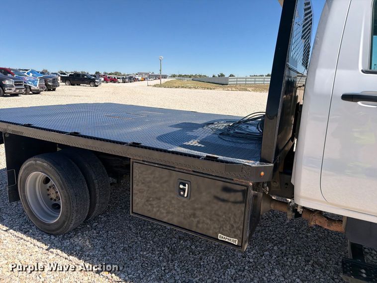 image for item YA4481 2022 Chevrolet 5500HD flatbed truck