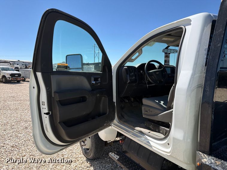 image for item YA4481 2022 Chevrolet 5500HD flatbed truck