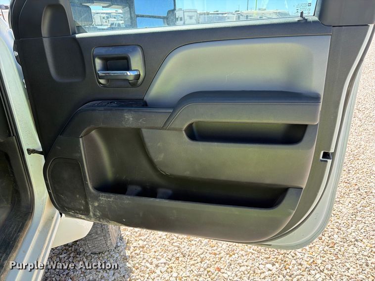 image for item YA4481 2022 Chevrolet 5500HD flatbed truck
