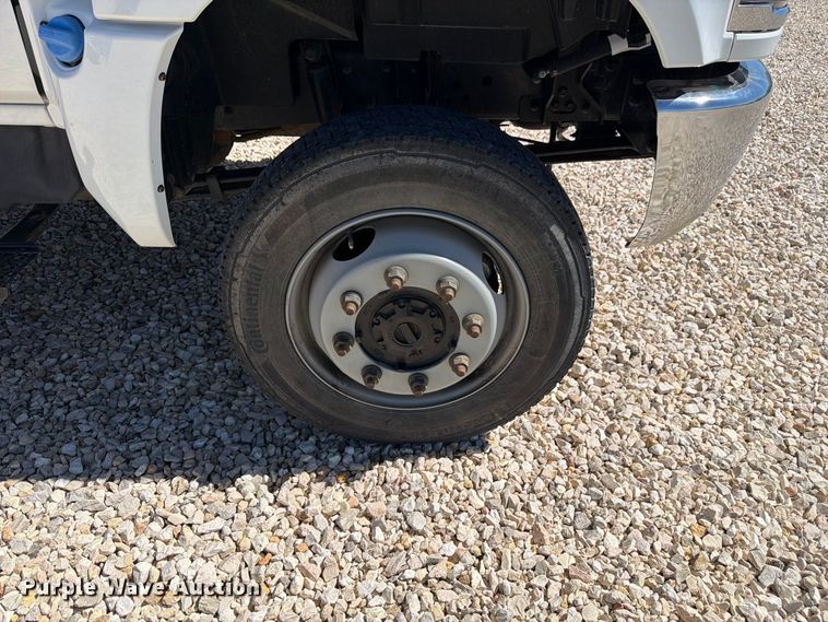 image for item YA4481 2022 Chevrolet 5500HD flatbed truck