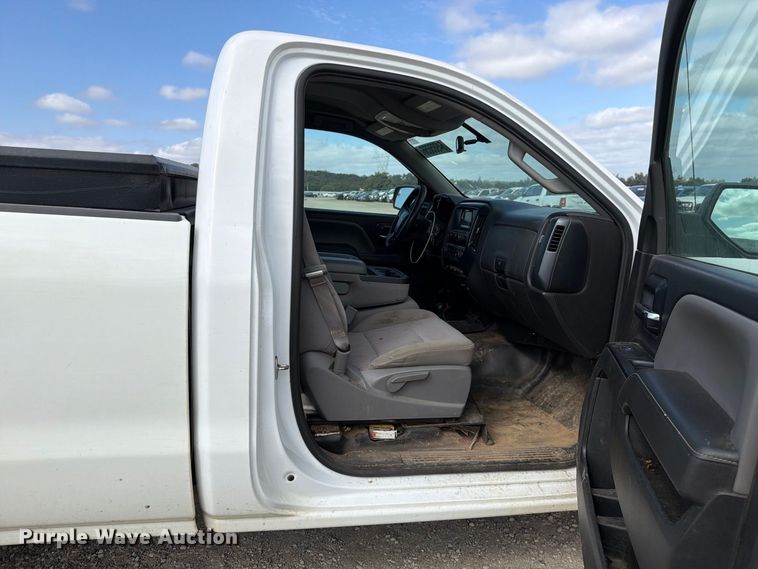 image for item YA4598 2014 Chevrolet Silverado pickup truck