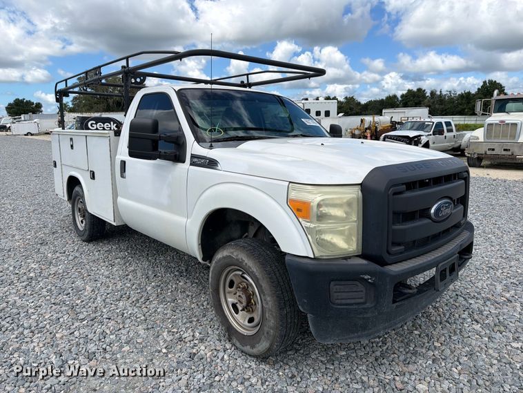 image for item YA4748 2015 Ford F250 Super Duty utility bed pickup truck