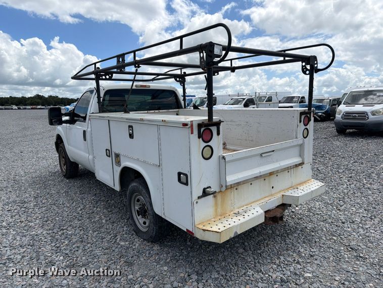 image for item YA4748 2015 Ford F250 Super Duty utility bed pickup truck
