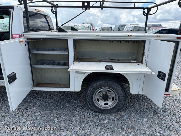 image for item YA4748 2015 Ford F250 Super Duty utility bed pickup truck