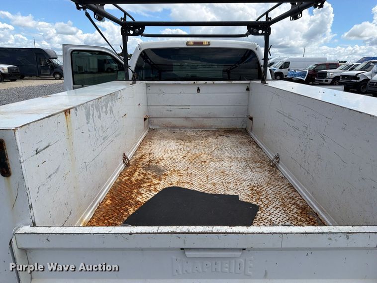 image for item YA4748 2015 Ford F250 Super Duty utility bed pickup truck