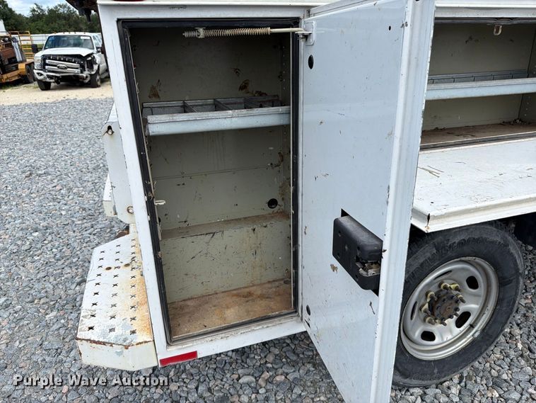 image for item YA4748 2015 Ford F250 Super Duty utility bed pickup truck