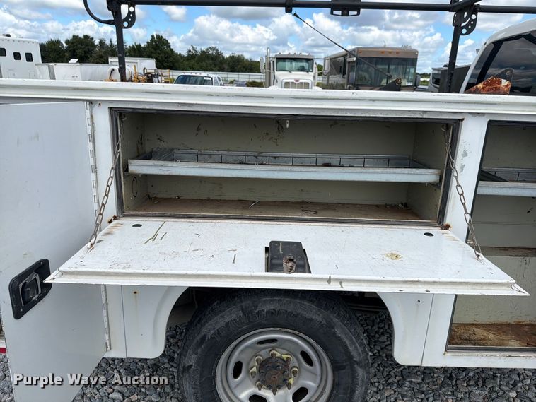 image for item YA4748 2015 Ford F250 Super Duty utility bed pickup truck