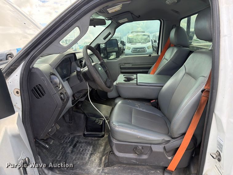 image for item YA4748 2015 Ford F250 Super Duty utility bed pickup truck