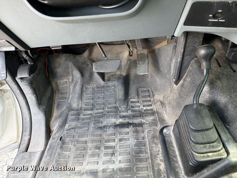 image for item YA4748 2015 Ford F250 Super Duty utility bed pickup truck