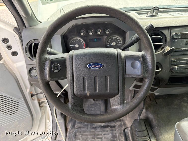 image for item YA4748 2015 Ford F250 Super Duty utility bed pickup truck