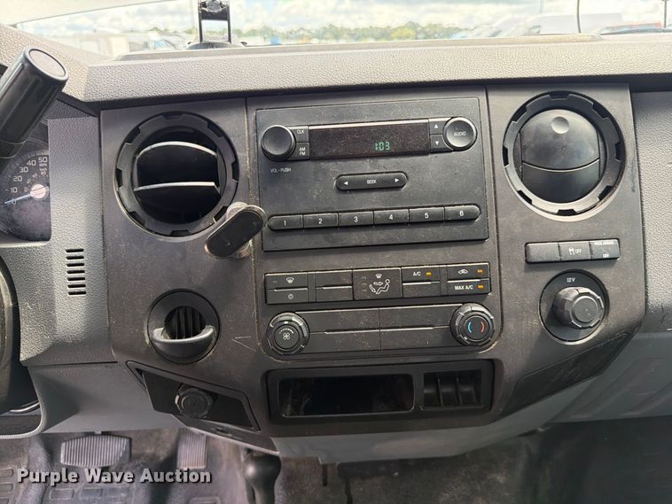 image for item YA4748 2015 Ford F250 Super Duty utility bed pickup truck